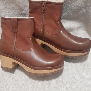 Universal Thread Brown Leather Platform Ankle Boots with Shearling Collar